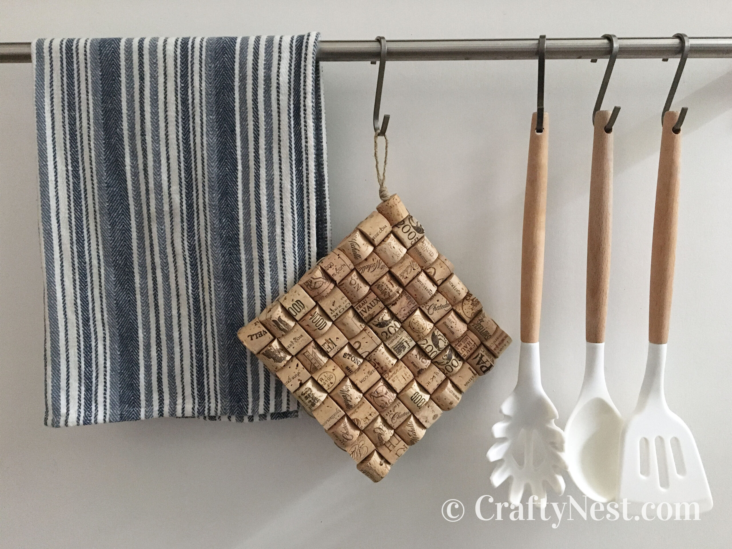 DIY Woven Wine-cork Trivet With Loop Hanger - Crafty Nest