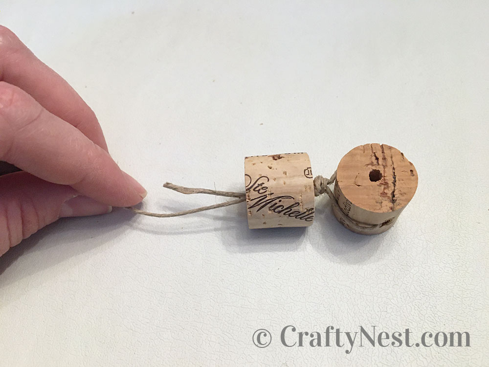 DIY Woven Wine-cork Trivet With Loop Hanger - Crafty Nest