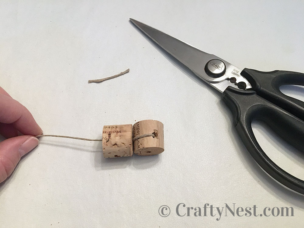 DIY Woven Wine-cork Trivet With Loop Hanger - Crafty Nest